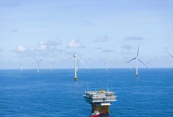 截至2025年9月14日,广西防城港海上风电示范项目万兴海风场安全运行598天