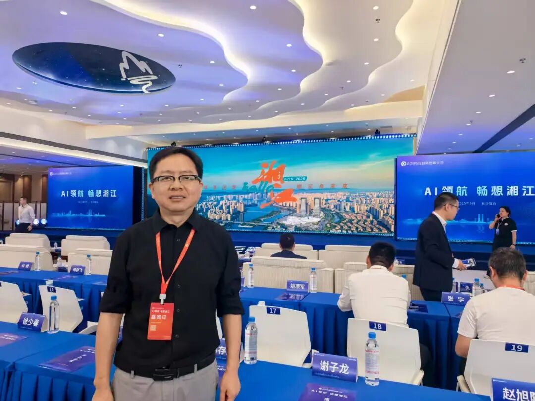 （图 | 宝兰德公司董事、总经理助理易存之出席大会）