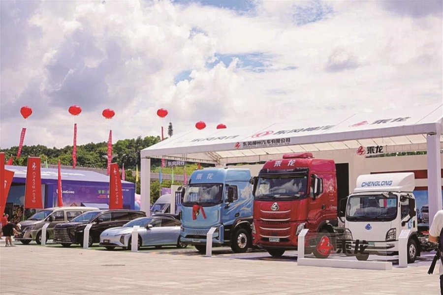 东风柳汽商乘明星车型亮相东博会