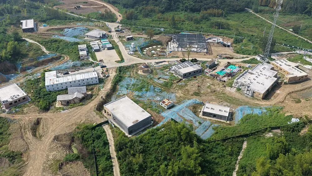 开工不到一年的天目湖动物王国文旅综合体项目停工。 图片来源：澎湃新闻