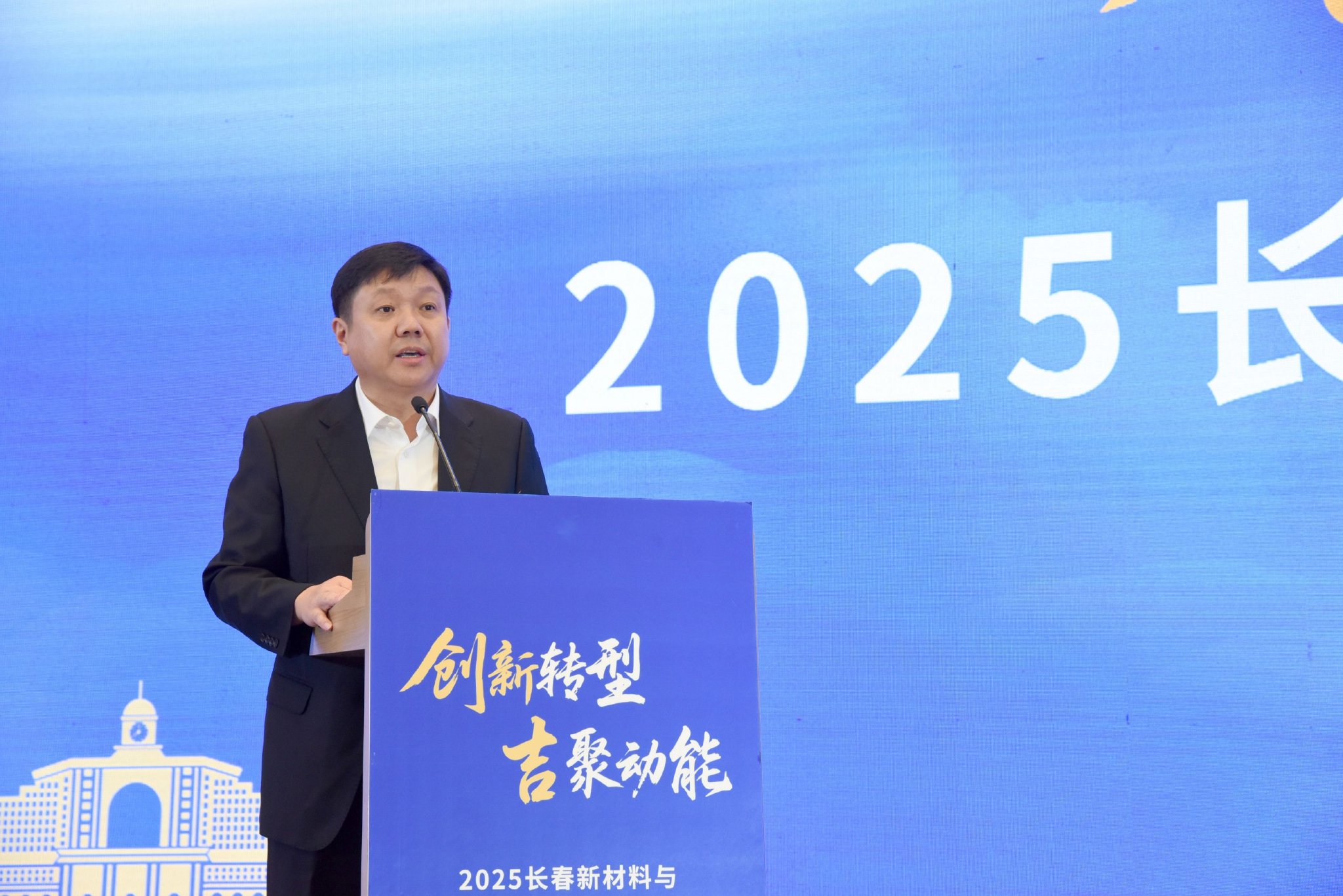中国投资协会办公室主任王新峰