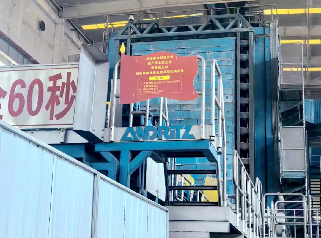 △ 在项目建设过程中,骏泰科技党委以“一个项目一面旗”为导向,组建党员突击队,把党员的责任意识融入每一个施工环节
