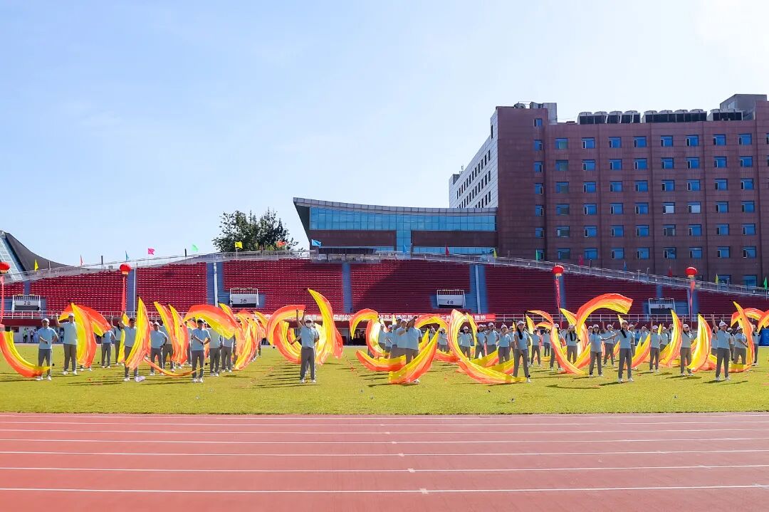 运动会开幕式现场(滑动查看更多图片,下同)