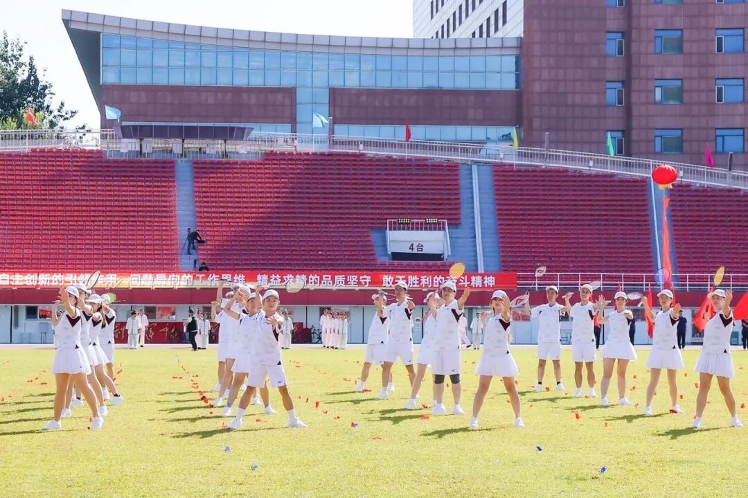 运动会开幕式现场(滑动查看更多图片,下同)