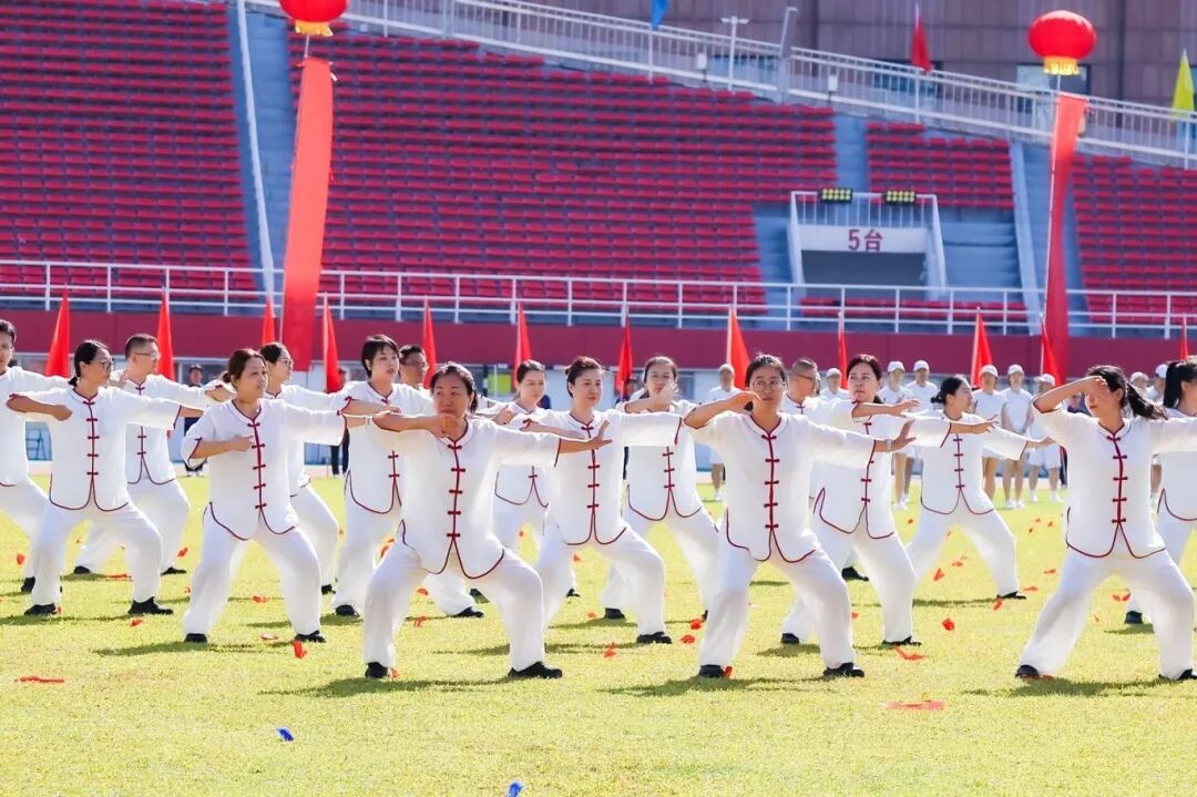 运动会开幕式现场(滑动查看更多图片,下同)