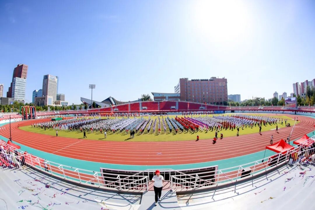 运动会开幕式现场(滑动查看更多图片,下同)
