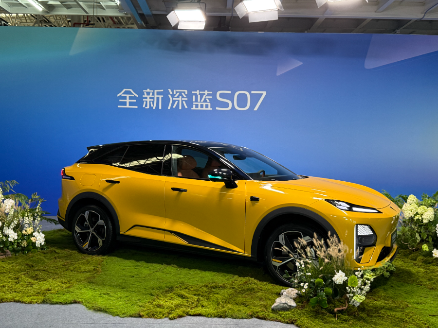 15万元级标配华为智驾，深蓝想让S07重回巅峰。