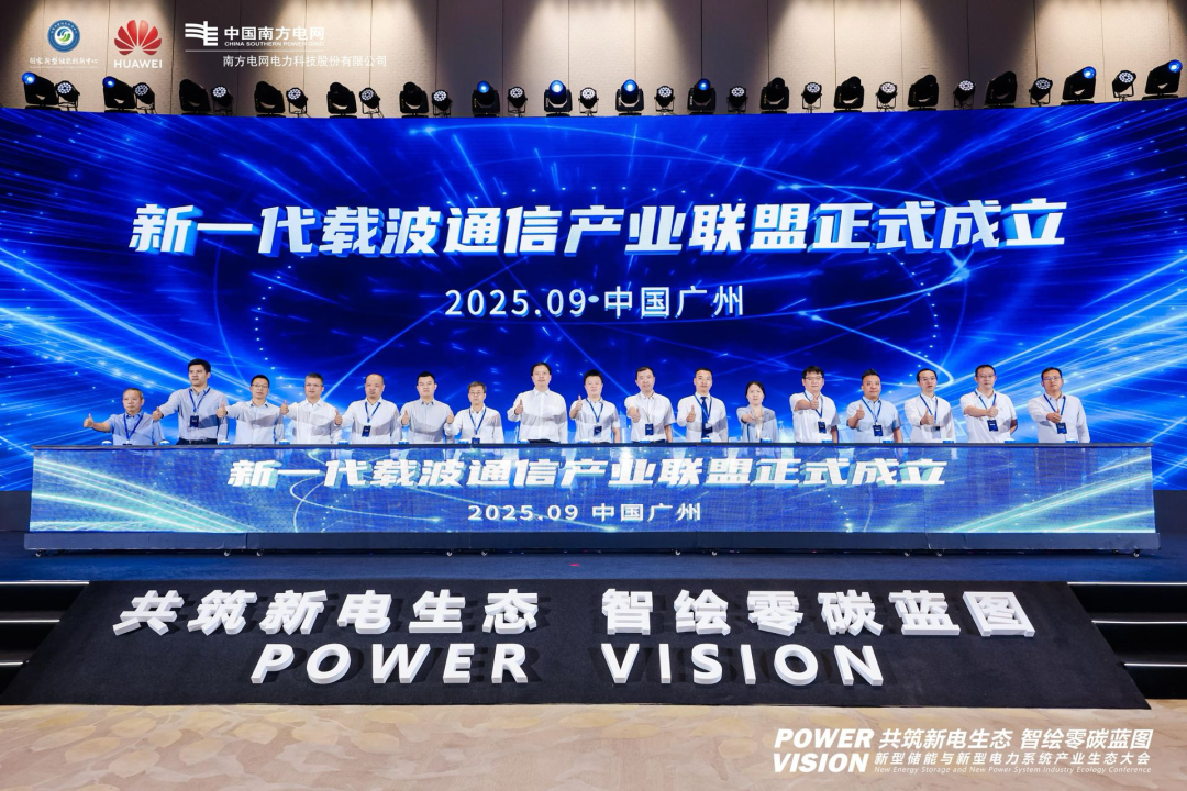 大会现场图,左右滑动  查看更多。