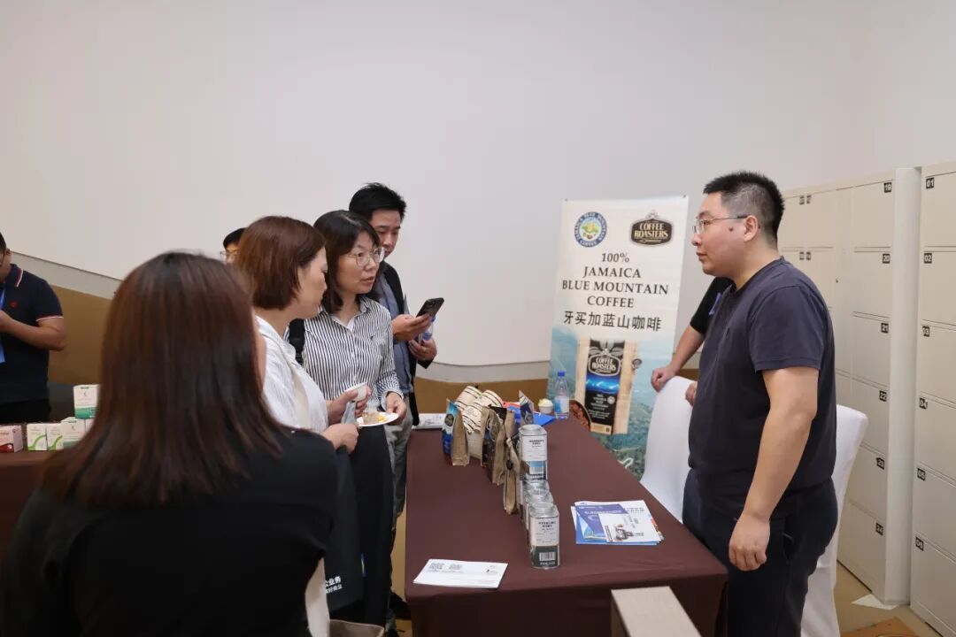 现场对接照片（左右滑动查看更多）