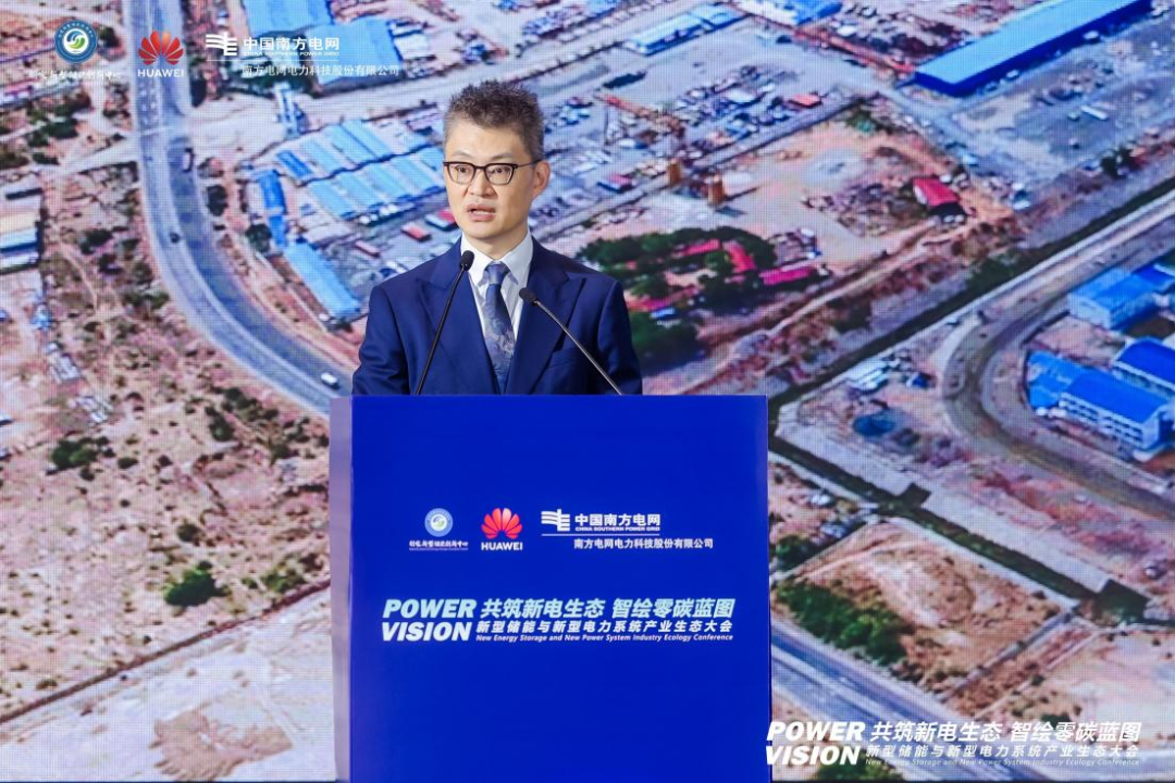 (鼎和财产保险股份有限公司党委书记、董事长郑添)