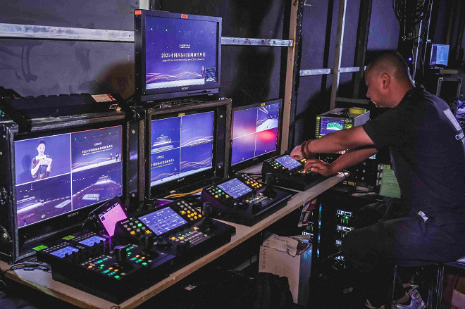 佳能EOS C400搭配定制RCP与佳能RC-IP1000,实现重点机位独立调节与全场统一控制