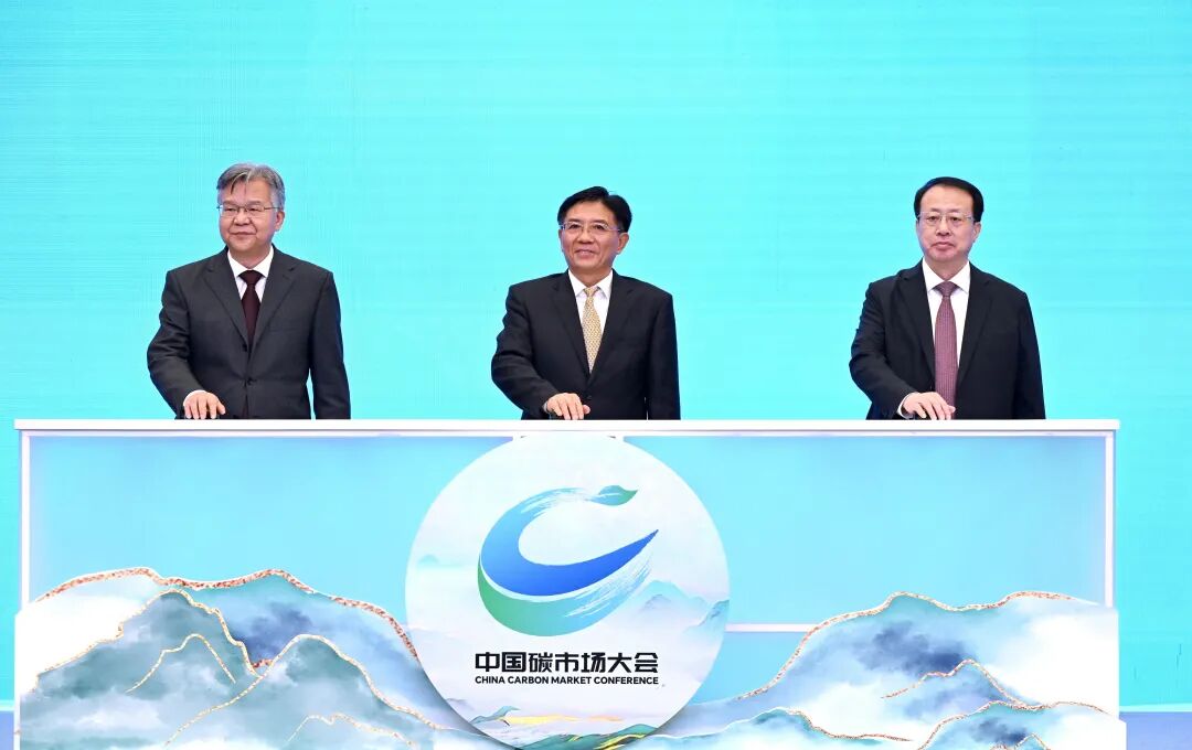 生态环境部党组书记孙金龙,湖北省委副书记、省长李殿勋,上海市委副书记、市长龚正共同启动大会