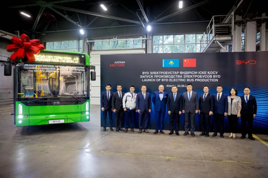 中国刀片电池征服哈萨克斯坦！首批比亚迪电动巴士长这样