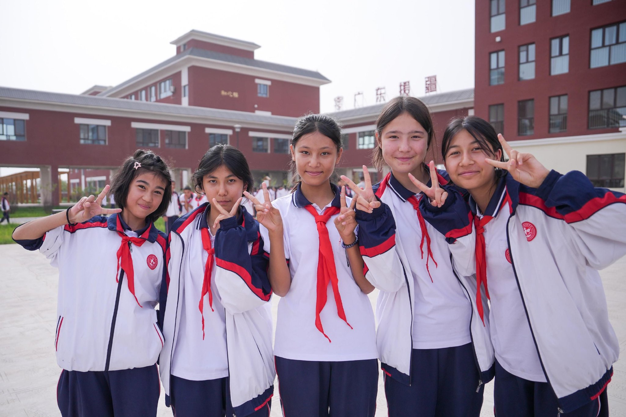 广州新城实验中学的学生们。