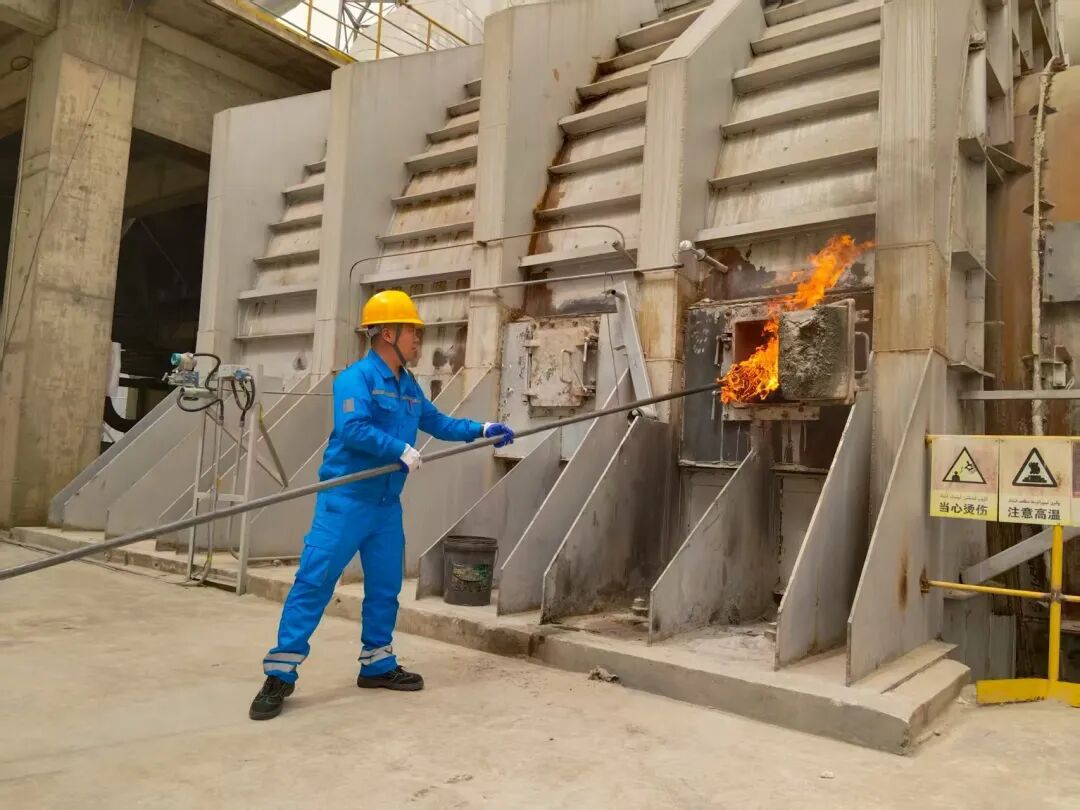 墨玉海螺窑系统一次性点火成功