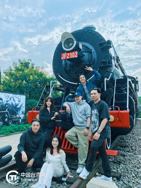 台青合影。(中国台湾网记者 马琳娜 摄)