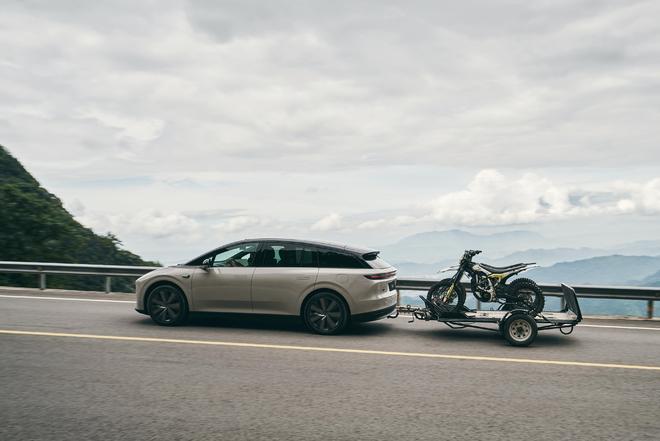 “不走低价路线”！理想i6售价24.98万元 李想：希望它成为五座SUV的“第三种选择”