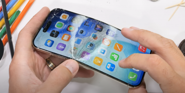 ▲ 图源:JerryRigEverything