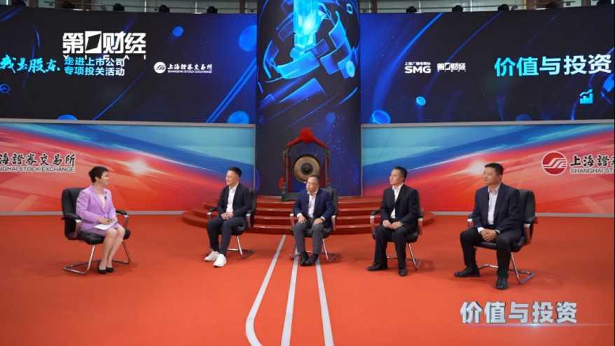 右二:开普云副总裁、首席技术官 杨春宇