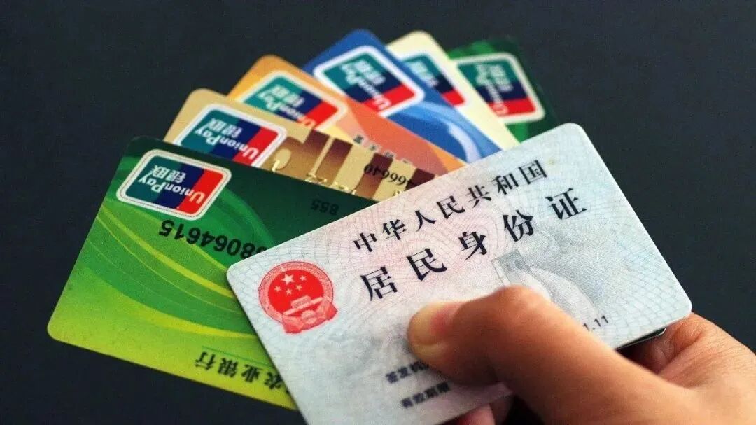 原来刘女士之前在网上申请贷款通过一番咨询客服告诉她银行卡流水不够需