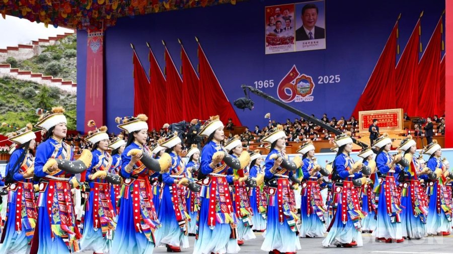 资料图:西藏自治区成立60周年庆祝大会现场 摄影:赵振宇