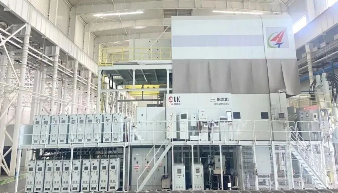 △鸿图科技16000T超大型智能压铸单元。图源 鸿图科技HONGTU
