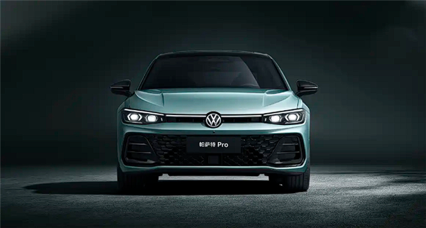 曾经的神车便宜了 大众新款帕萨特Pro上市：一口价16.99万起