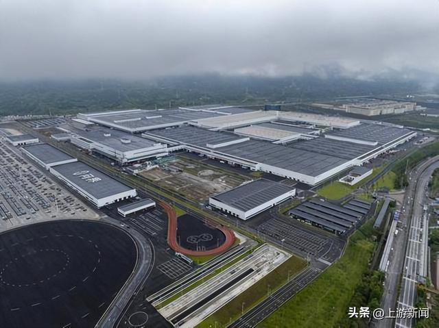 ▲位于两江新区的赛力斯汽车超级工厂。记者 谢智强 摄/视觉重庆