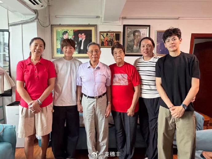 郑薇、杨力维、杨舒予一同探望钟南山院士和李少芬女士