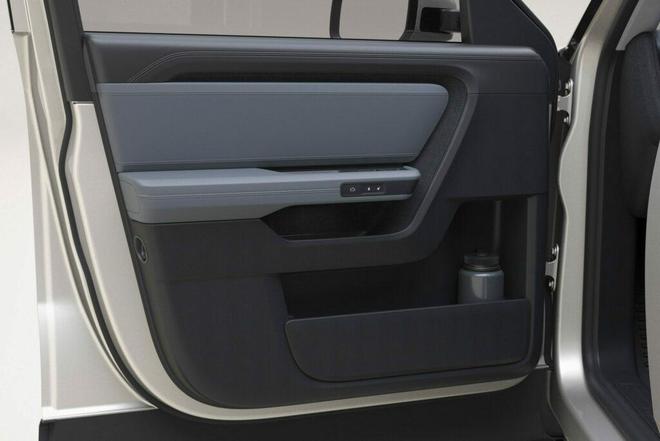 美国调查超17万辆特斯拉Model Y后，Rivian计划增设手动门把手