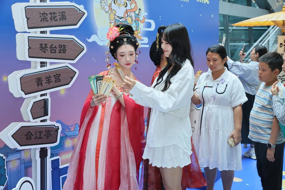 成都博物館中漢服巡遊