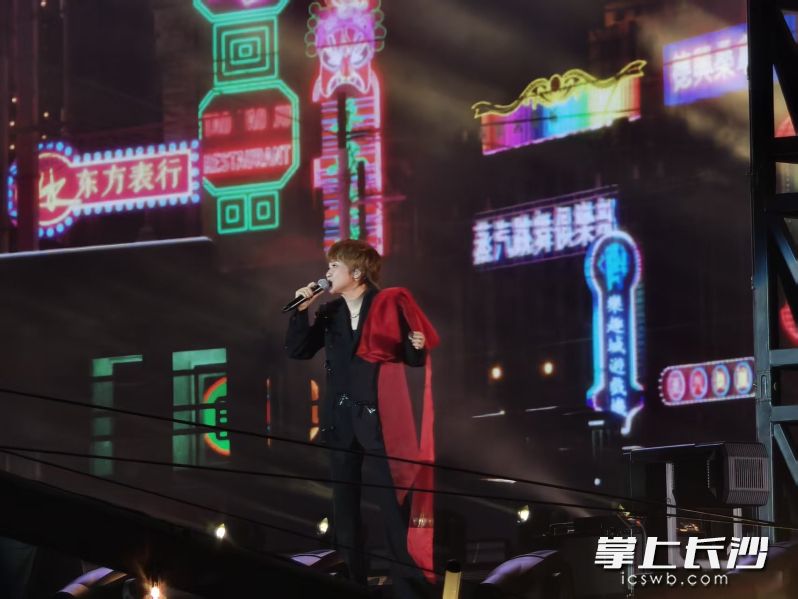 四名唱将放歌长沙 2万多名观众倾心奔赴