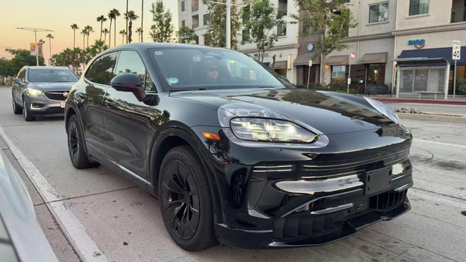 保时捷纯电卡宴路测图曝光：986 马力，剑指豪华电动 SUV 市场