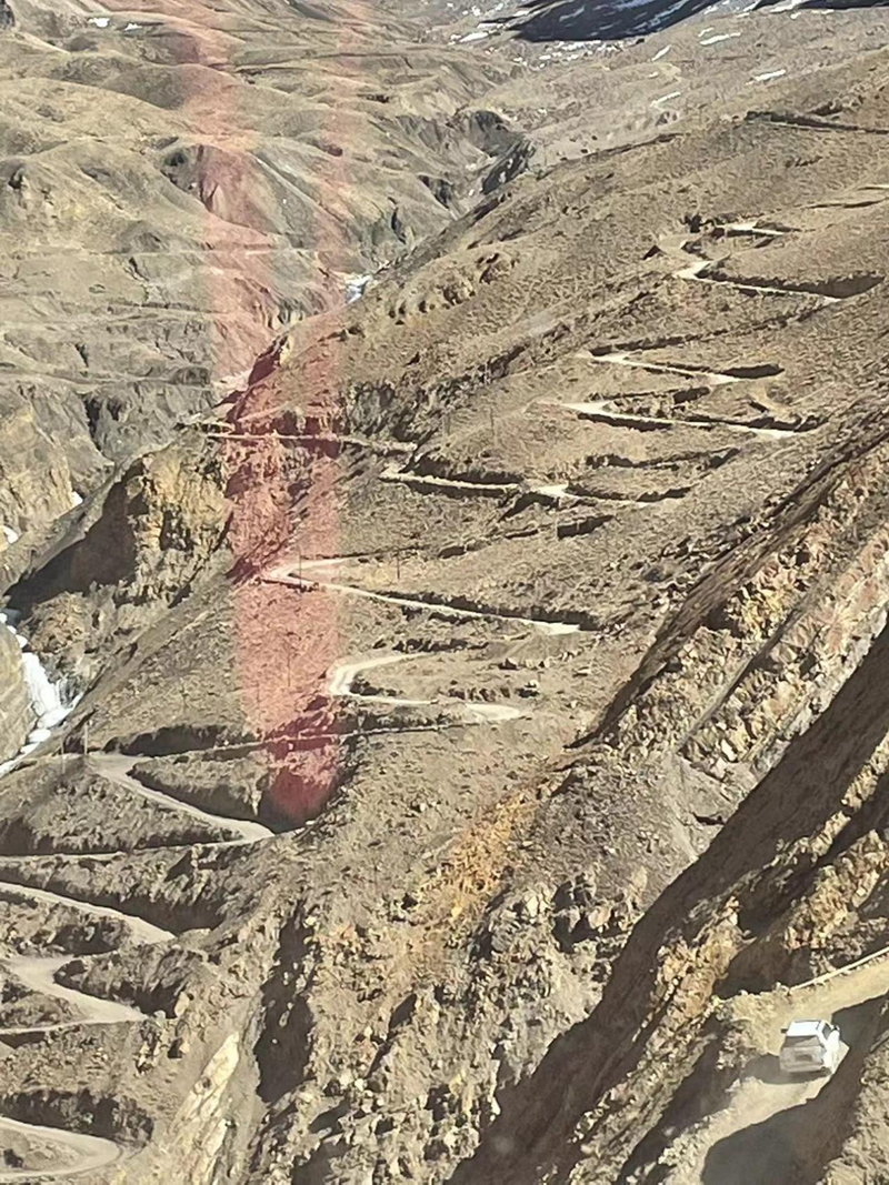 前往薩讓鄉的路。雷磊攝