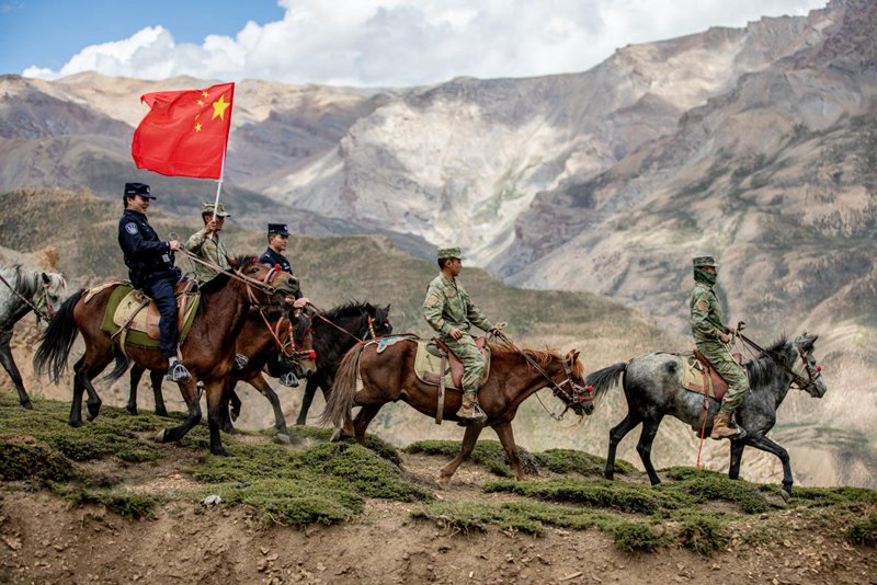 薩讓軍警民聯合巡邏。劉蘇漢攝