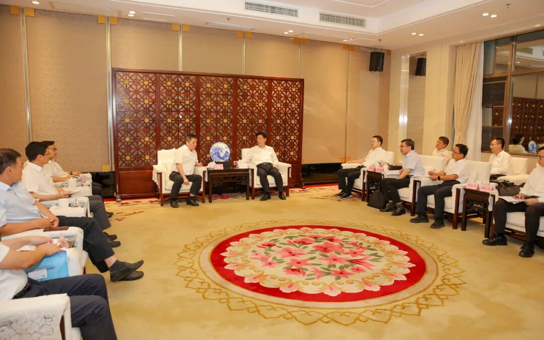 市委书记陈少荣,市委副书记、代理市长吴庆华会见深圳市中金岭南有色金属股份有限公司党委书记、董事长喻鸿一行。