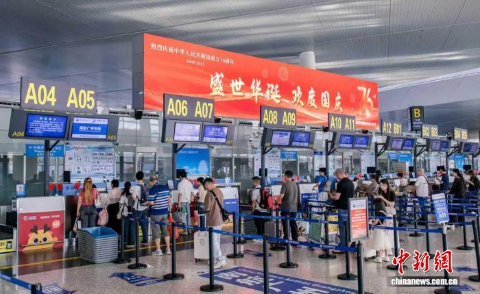 假期繁忙的杭州機場。浙江省機場集團 供圖