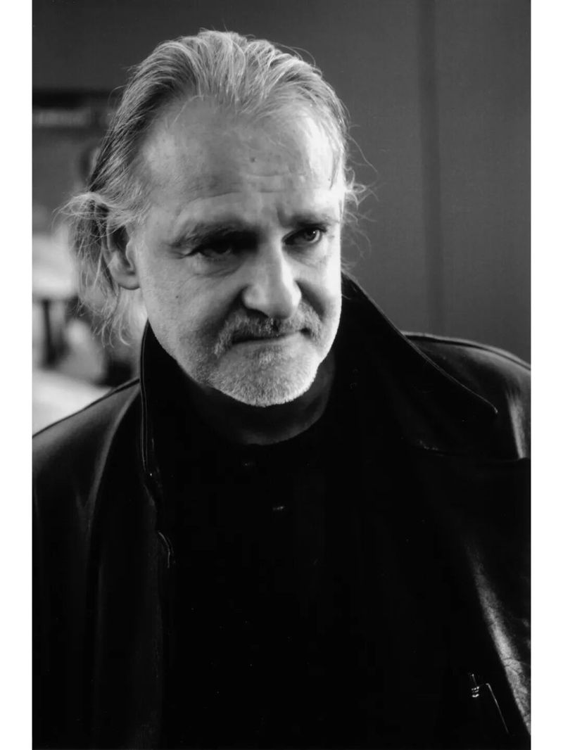 塔尔·贝拉(Béla Tarr),1955年7月21日出生于匈牙利佩奇,匈牙利电影导演、编剧、制片人。