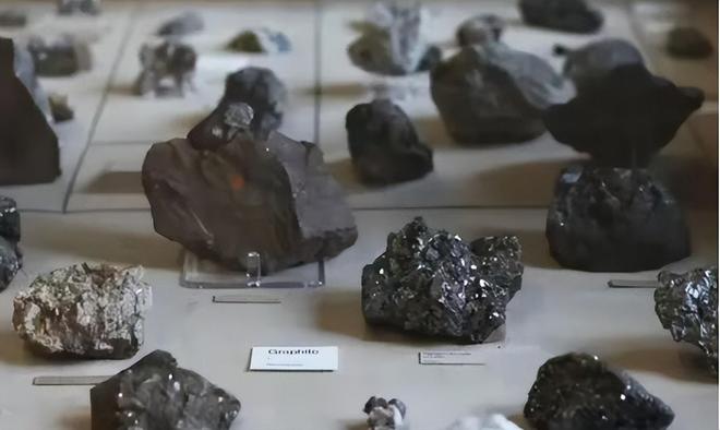 特朗普160%关税白费劲?对华“脱钩”不成,还砸了特斯拉的“锅”