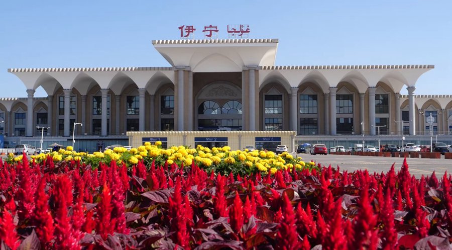   伊寧站。張誌華 攝