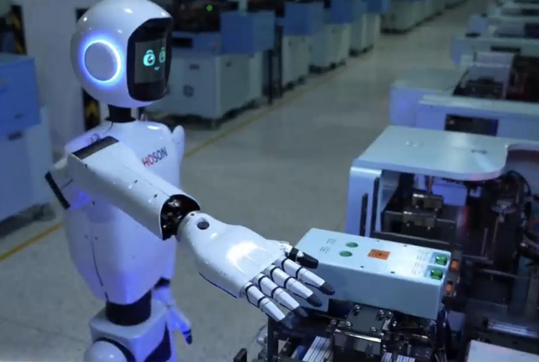 (图为HOSON-Robot在执行智能动作,受访者供图)