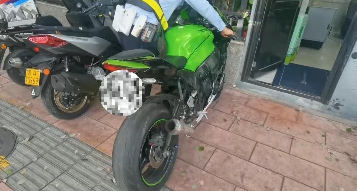 贵阳18岁小伙无证驾驶改装车，毫无意外他栽了！