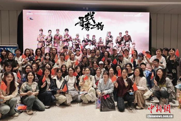 音樂劇《尋找李二狗》巡演期間受到年輕觀眾的歡迎。中國東方演藝集團供圖