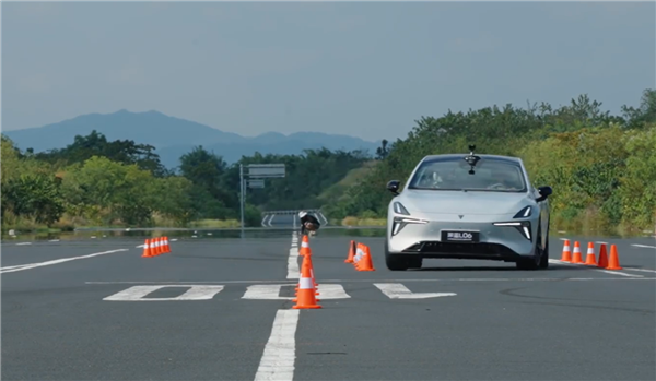 二十万级轿车跑赢保时捷911！深蓝L06麋鹿测试成绩出炉：85.6km/h
