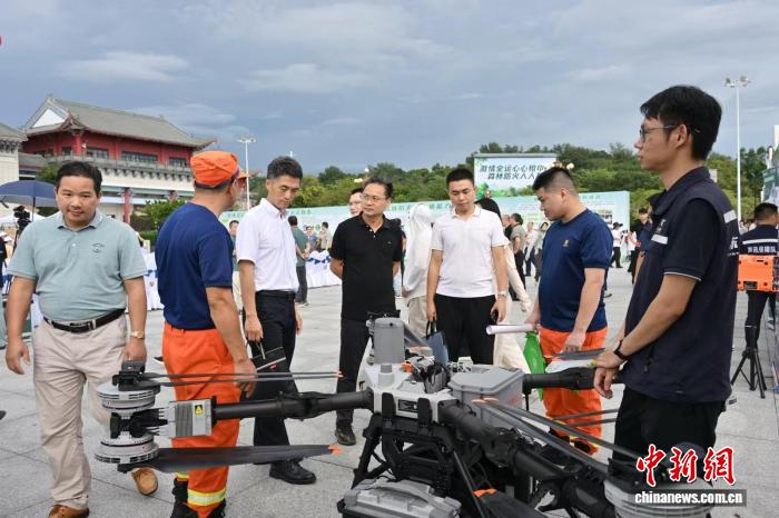 活動現場展出森林防滅火裝(設)備。廣東省林業局 供圖