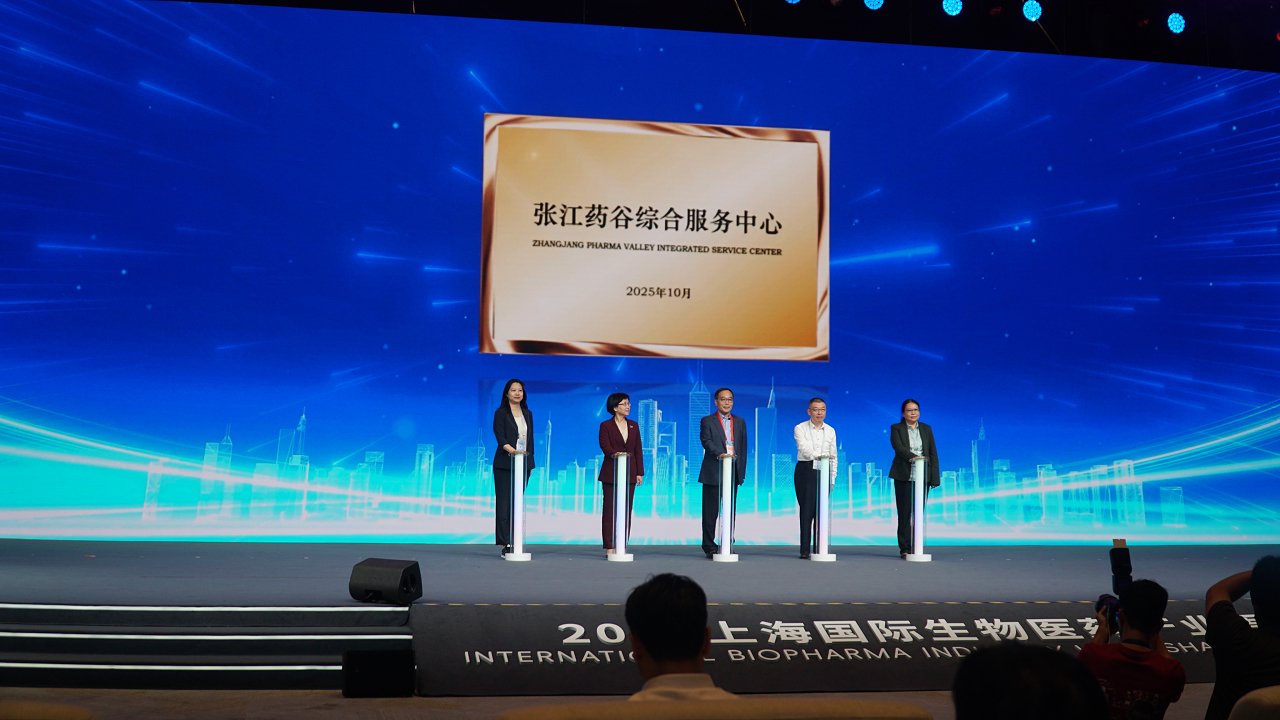 秦春刚 摄