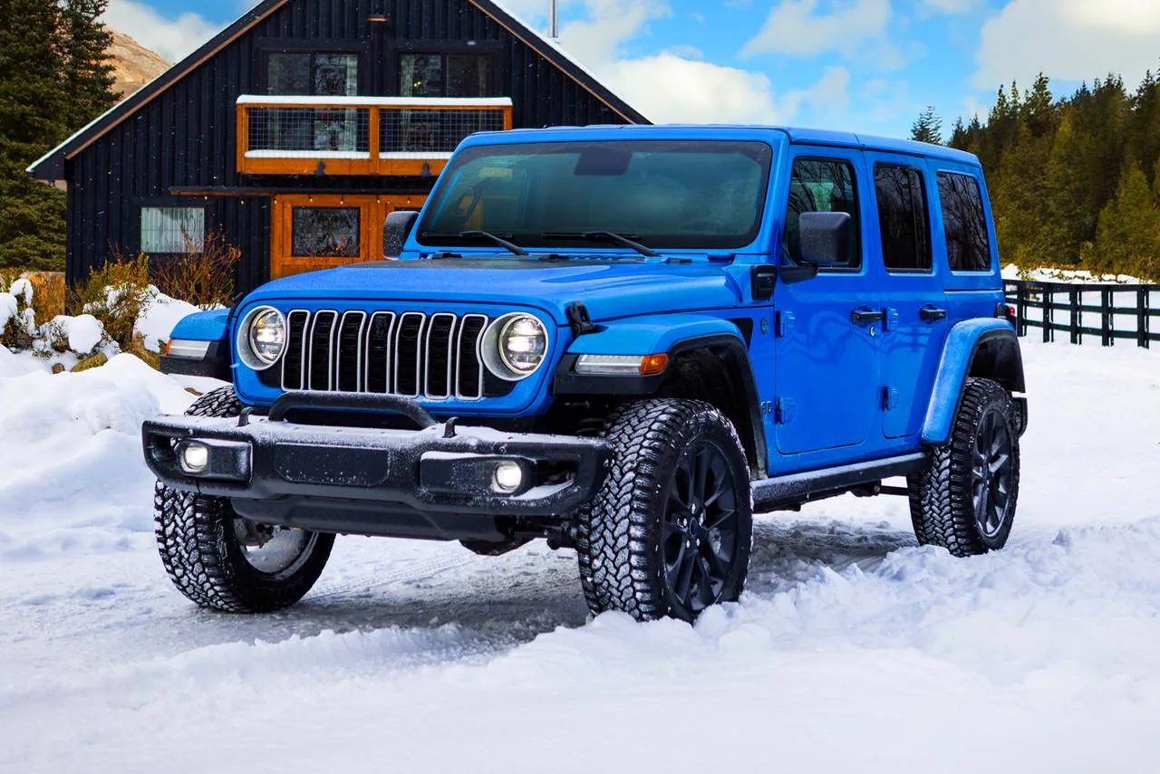 Jeep 紧急修复：牧马人 4xe 遇更新故障，高速 100 公里 / 小时行驶突然熄火