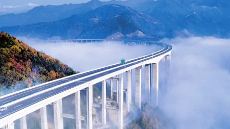 成都至九寨沟全程高速4小时直达,图为九绵高速平武涪江特大桥。 蜀道集团供图