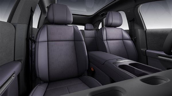 新势力纯电“高尔夫” 零跑Lafa5内饰官图发布：战斗感极强