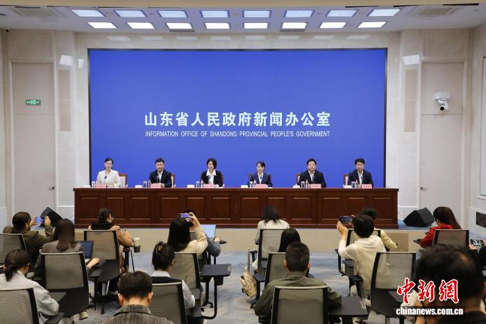 山東省人民政府新聞辦公室15日召開「三秋」生產技術情況發佈會。孫婷婷 攝